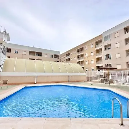Dos Amigos, Torrevieja, 2 Swimming Pools , Parking Space Apartment *